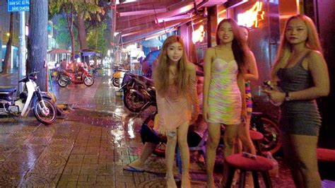 Ho Chi Minh City Nightlife 2023 (Walking Around Bar, Club, Red light ...