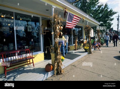 North conway new hampshire shopping hi-res stock photography and images ...