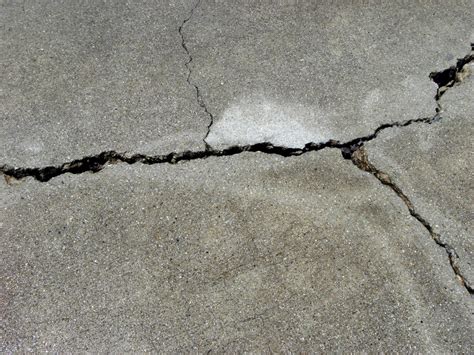 How to Repair Concrete Driveway Cracks | Dengarden