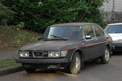 OLD PARKED CARS.: One Day, Two Saabs: 1978 Saab 99 Turbo.