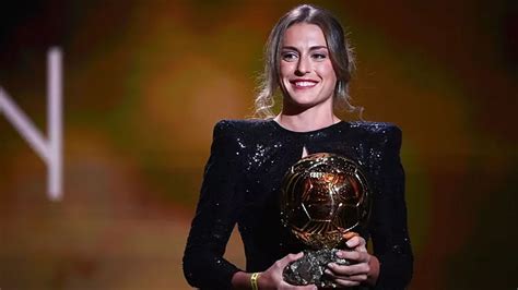 Balón de Oro 2021: Alexia Putellas entra en la historia al conquistar el Balón de Oro | Marca ...