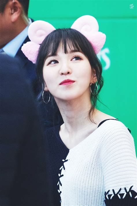 Pin by Krista on Kpop idols | Wendy red velvet, Red velvet, Celebrities