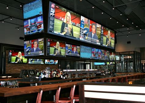 Best Sports Bars in Boston for Beer, Snacks and Big Screens