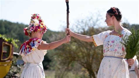 Midsommar Ending, Plot, Spoilers: Explained - Cinemaholic