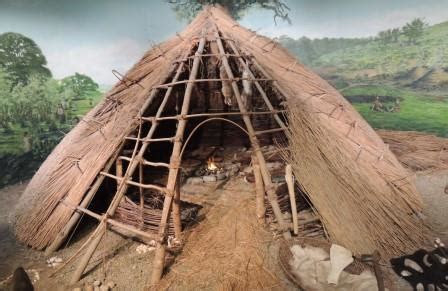 Reconstructed Neolithic House (Bru Na Boinne Visitor Centre)