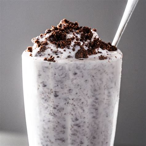 (15 Minute!) Keto Cookies & Cream Milkshake - gnom-gnom