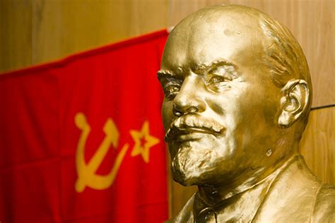 10 Books, Vladimir Lenin, and Q&A | Christian Research Institute