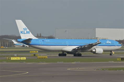 File:KLM Airbus A330-300; PH-AKD@AMS;15.04.2013 705hh (8679519985).jpg ...