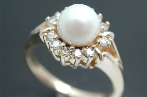 14k Solid Yellow Gold Genuin Diamonds & Genuine Pearl Ring | Property Room