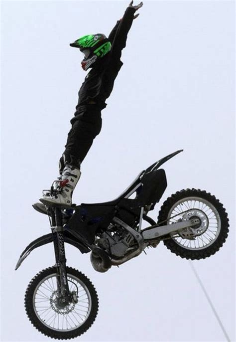 The Best Bike Stunts (30 pics)