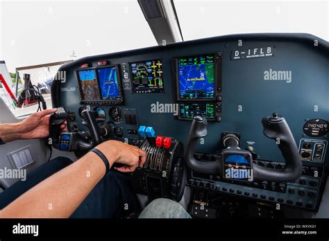 aircraft cockpit a Britten-Norman BN-2 Islander Stock Photo - Alamy