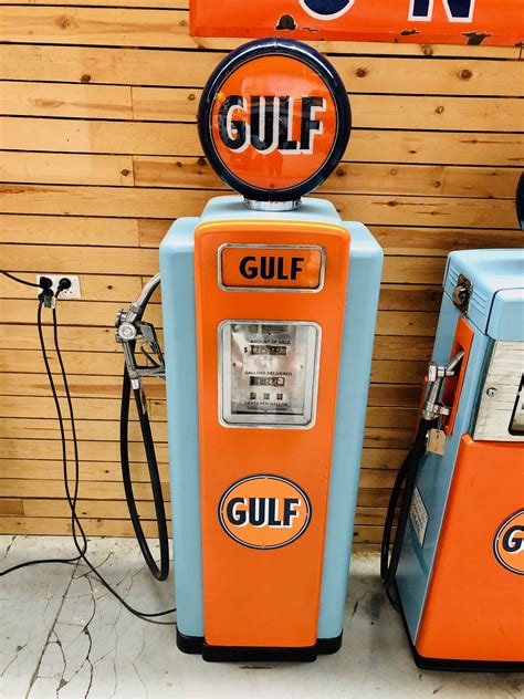 Gulf Wayne 70 restored gas pump from 1947 - StefVintageStore