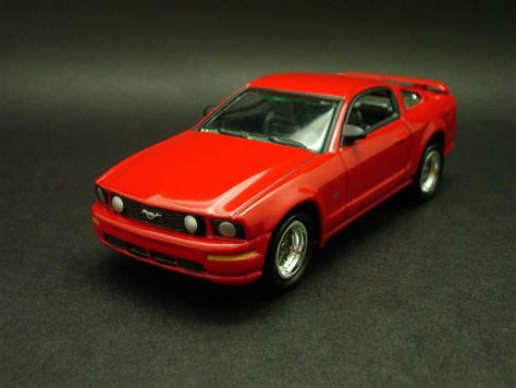 Diecast Hobbist: 2005 Ford Mustang GT