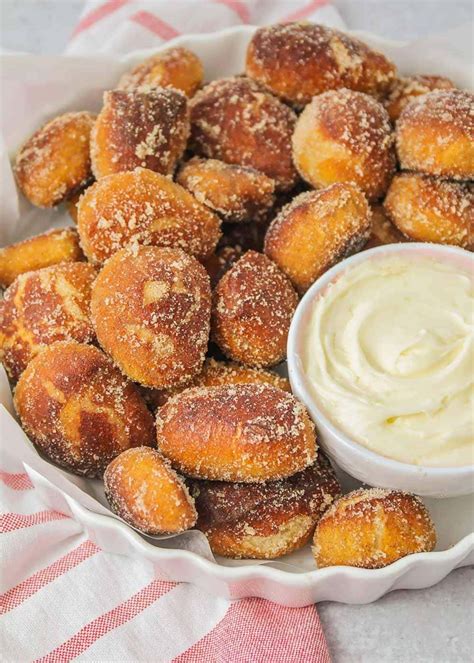 Cinnamon Sugar Pretzel Bites {Auntie Anne's Copycat} | Lil' Luna