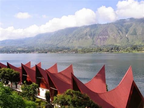 Pulau Samosir Di Danau Toba Yang Sangat Indah - Rekomendasi Tempat ...