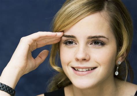 Emma Watson Europe Tops Style - DaftSex HD