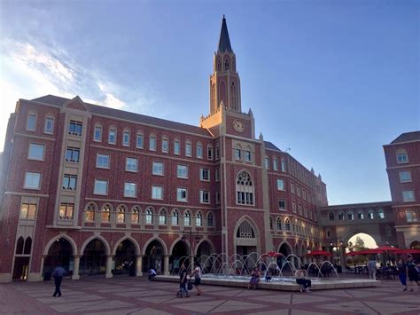 USC hosts Thanksgiving events for students staying on campus