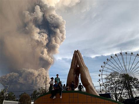 Samoa Observer | Volcano erupts near Manila; airport shut, villagers