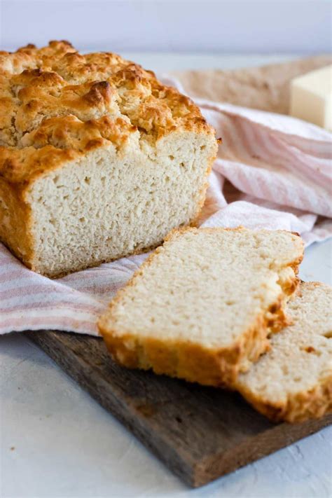 4 Ingredient Beer Bread - Mom's Dinner