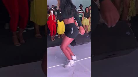 Fashion Kamo Mphela Outfits - Video Dancer Kamo Mphela Falls On Stage ...