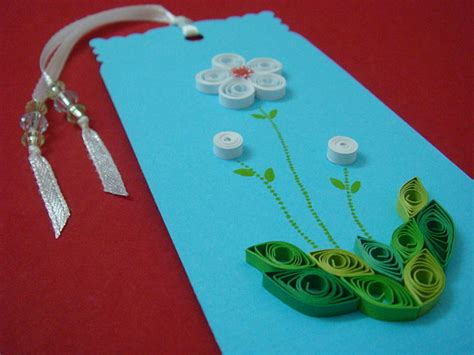 Anilza Beads: Quilling flowers on paper bookmarks