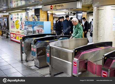 Tokyo Japan October 2023 Passengers Tokyo Metro Turnstiles – Stock ...