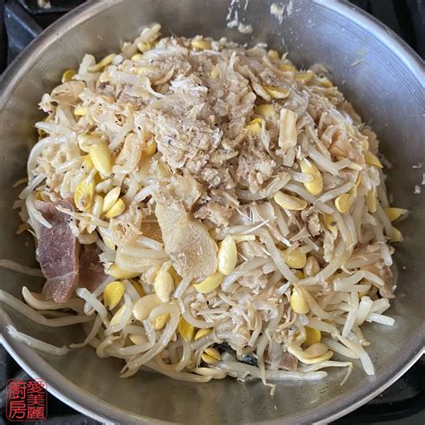 Seafood Fish Broth Rice Vermicelli 魚湯海鮮米線 - Auntie Emily's Kitchen