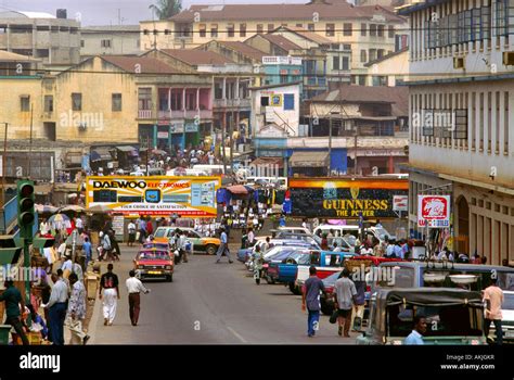 Crowded street scene Kumasi Ghana Stock Photo: 15014506 - Alamy