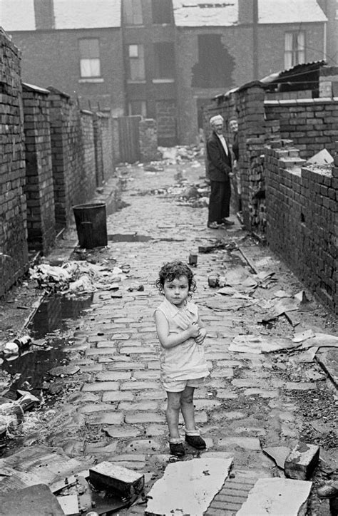 Powerful Photos Of Manchester Slums 1969-72 - Flashbak | Old photos ...