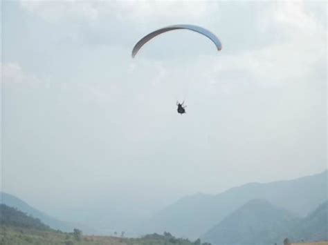 Paragliding - Picture of Hanuman Garhi, Bhimtal - Tripadvisor