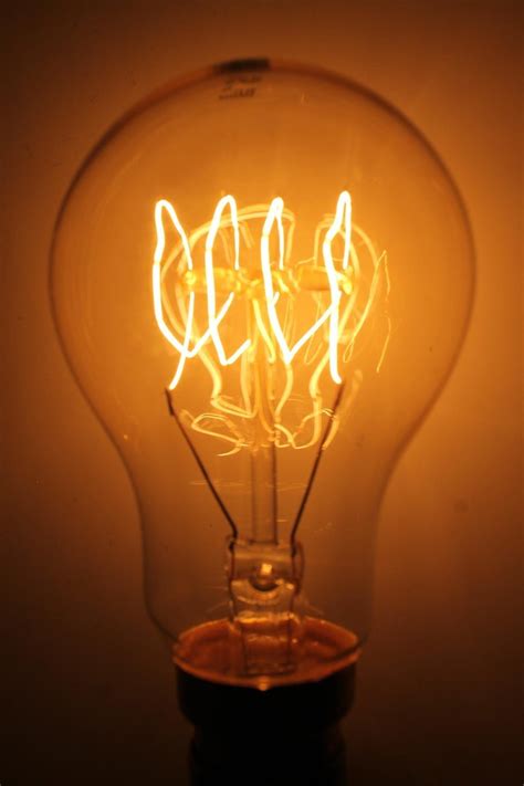 25W Edison Bulb with Vintage Quad Loop Round filament | Fat Shack Vintage