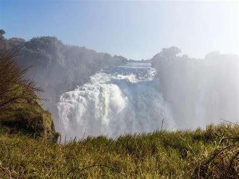 Quedas de Victoria no rio Zambeze fotos, imagens de © steveheap #34407815