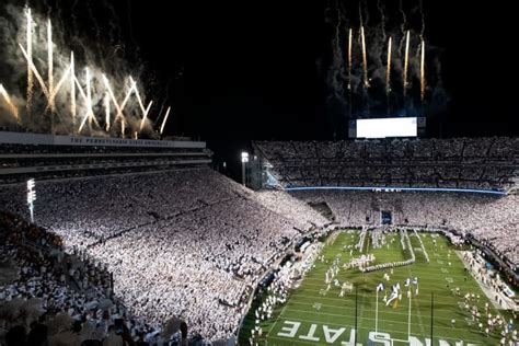 Iowa-Penn St. Kicking Off at Night - Sports Illustrated Iowa Hawkeyes ...