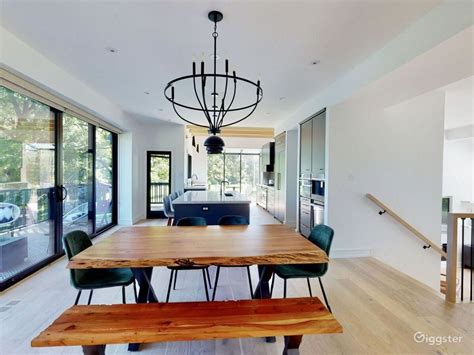 Contemporary Home With A 360 Degree View | Rent this location on Giggster