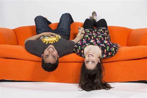 90s Nick Big Orange Couch Engagement Photos - Imgur | Orange couch, 90s nick, Engagement photos