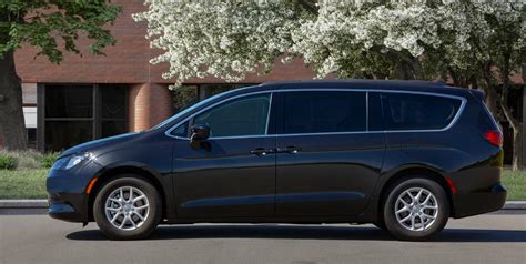 Chrysler Repositions Its 2022 Chrysler Voyager Minivan Lineup ...