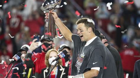 Tom Brady just getting started with Bucs, agrees to 1-year extension