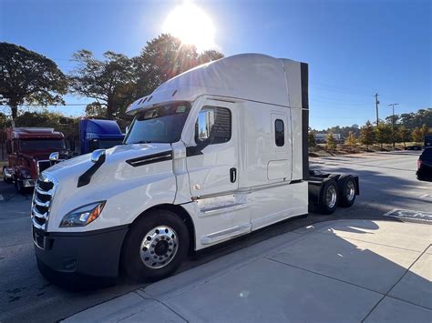 2020 FREIGHTLINER CASCADIA 126 - Vanguard Truck Centers