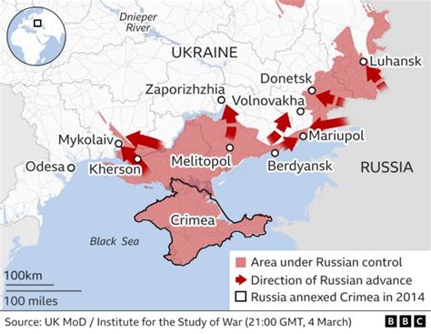 War in Ukraine: Thousands march in Kherson against occupiers - BBC News