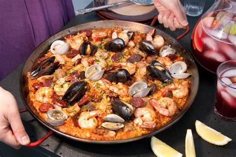 Paella Mixta (Paella with Seafood and Meat)