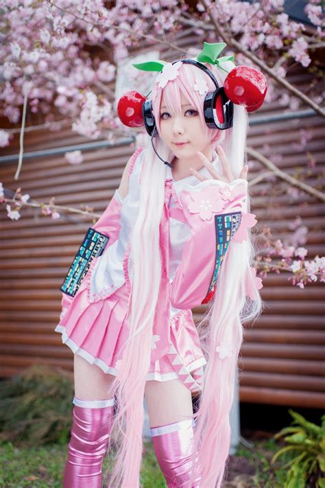 AMPLE - 霜月shimo - VOCALOID[] | Miku cosplay, Cosplay, Cosplay anime