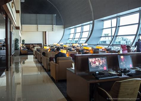 Emirates Business Class Lounge: C Gates, Dubai Airport | The Whole World Is A Playground