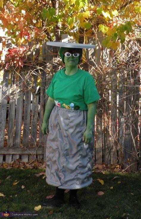 Oscar the Grouch DIY Costume - 2016 Halloween Costume Contest | Costume contest, Diy costumes ...