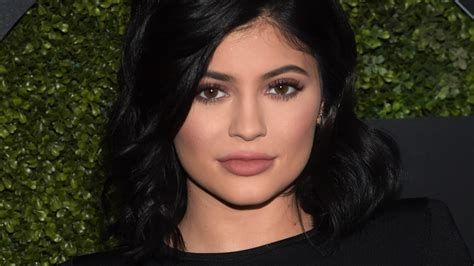 Kylie Jenner Changes Eye Color Again, Goes Blue — PHOTOS