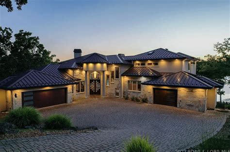 $3.95 Million Lakefront Home In Missouri (PHOTOS)