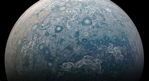 NASA Shares 30 Breathtaking Photos Of Jupiter Taken By The Juno Spacecraft | DeMilked