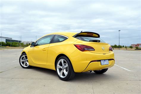 2013-Opel-Astra-GTC-Sport-04 - ForceGT.com