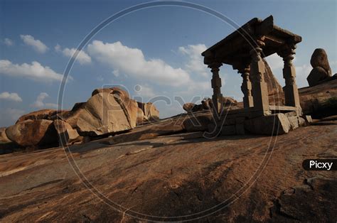 Image of Hampi temple ruins-NZ223275-Picxy