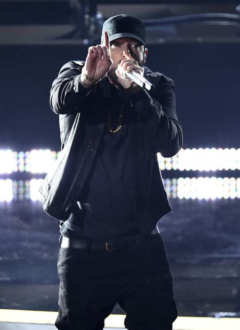 Eminem stuns Oscars with performance 17 years late | TV | Entertainment