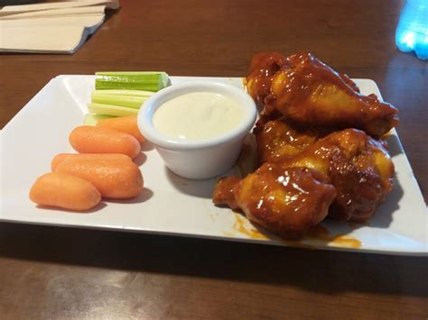 The BFF of Pizza: Pizza Hut Chicken Wings Review - Fast Food Menu Prices